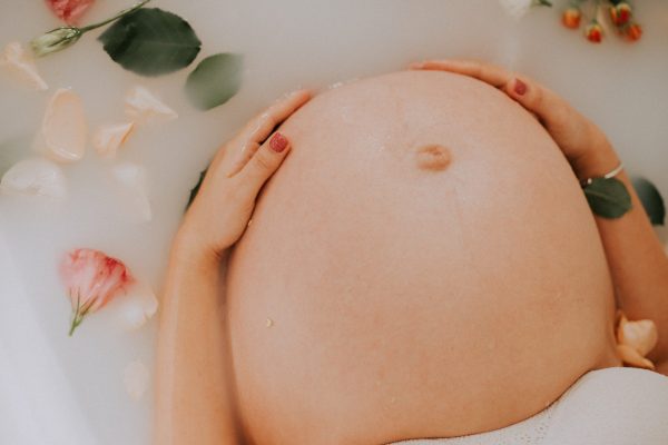 reduced pregnant-woman-sitting-on-bathtub-3094435 (1) pregnant woman